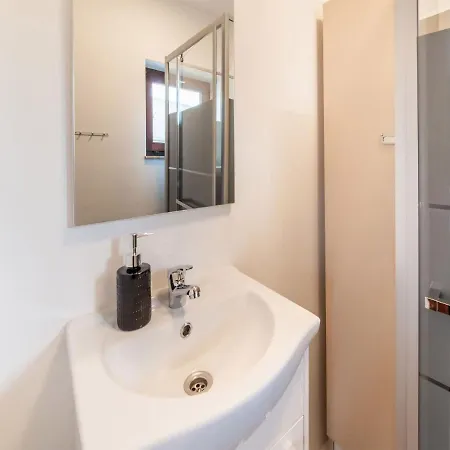 Beautiful For 7 Adults In Apartment *