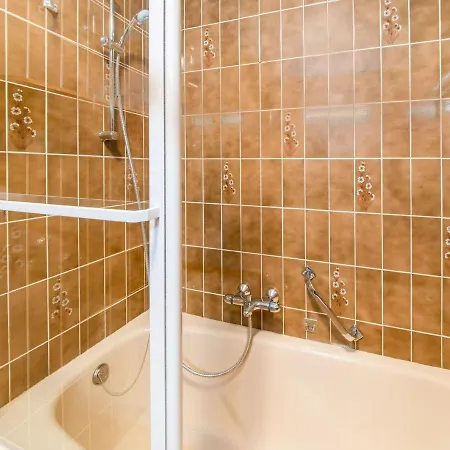 דירה Beautiful For 7 Adults In *